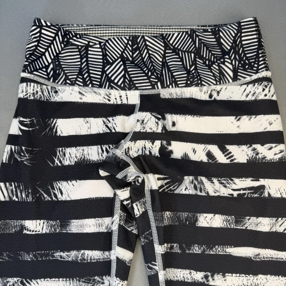 Lululemon Women Wonder Under Leggings Black White Mid Rise Stretch Crop Sz 6
